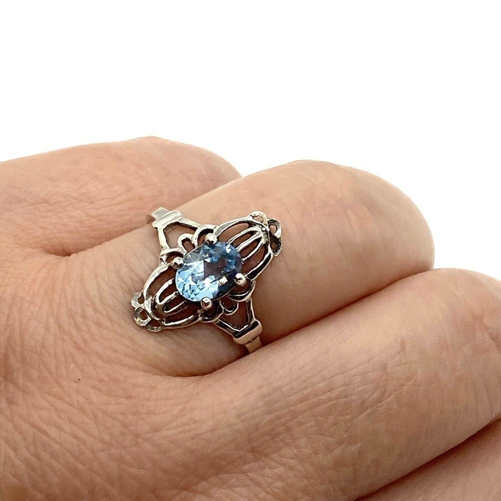 925 Blue Topaz Cocktail Ring Size 7.25 2.18g UTC Sterling Silver 1990’s